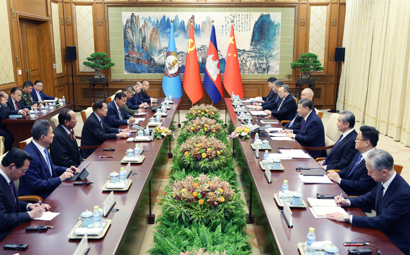 12月3日，中共中央總書記、國家主席習(xí)近平在北京釣魚臺(tái)國賓館同柬埔寨人民黨主席、參議院主席洪森舉行會(huì)談。