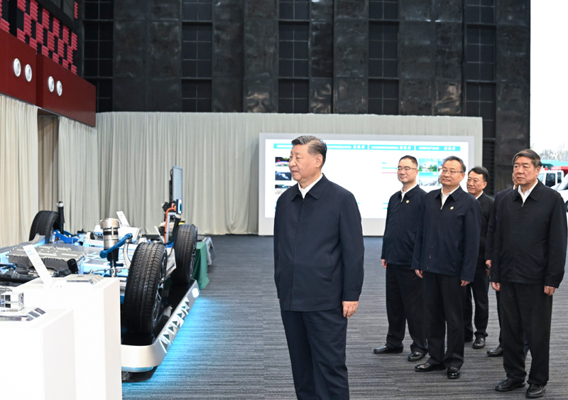 10月17日至18日，中共中央總書記、國家主席、中央軍委主席習(xí)近平在安徽考察。這是17日下午，習(xí)近平在合肥濱湖科學(xué)城察看安徽省重大科技創(chuàng)新成果集中展示。